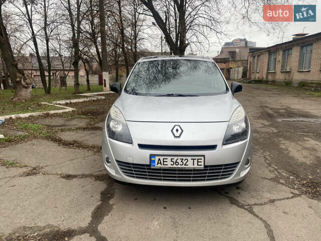 Сірий Рено Гранд Сценік, об'ємом двигуна 1.87 л та пробігом 220 тис. км за 8000 $, фото 6 на Automoto.ua