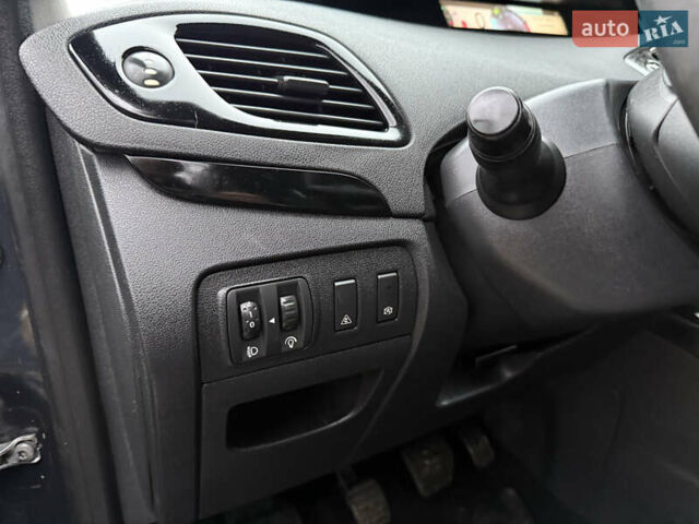 Серый Рено Гранд Сценик, объемом двигателя 1.6 л и пробегом 265 тыс. км за 7950 $, фото 22 на Automoto.ua