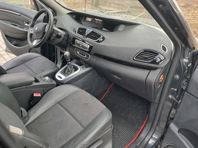 Серый Рено Гранд Сценик, объемом двигателя 1.6 л и пробегом 306 тыс. км за 6500 $, фото 4 на Automoto.ua