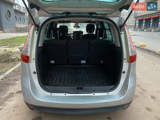 Сірий Рено Гранд Сценік, об'ємом двигуна 1.87 л та пробігом 220 тис. км за 8000 $, фото 47 на Automoto.ua