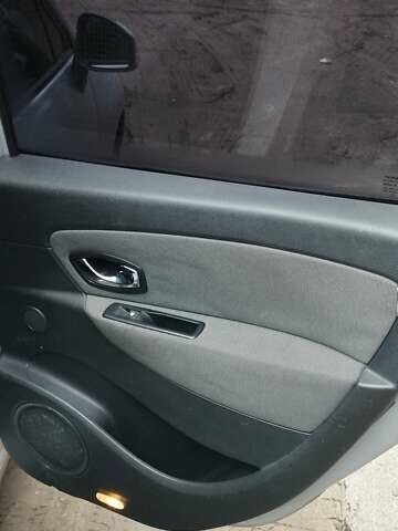 Сірий Рено Гранд Сценік, об'ємом двигуна 2 л та пробігом 329 тис. км за 7350 $, фото 12 на Automoto.ua