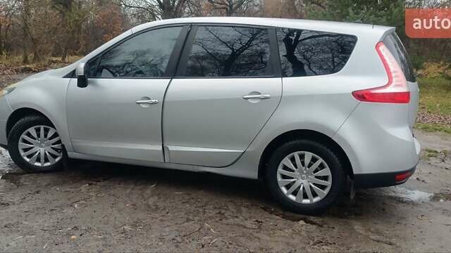 Серый Рено Гранд Сценик, объемом двигателя 1.5 л и пробегом 240 тыс. км за 7600 $, фото 6 на Automoto.ua