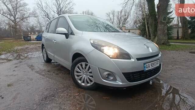 Серый Рено Гранд Сценик, объемом двигателя 1.5 л и пробегом 240 тыс. км за 7600 $, фото 2 на Automoto.ua