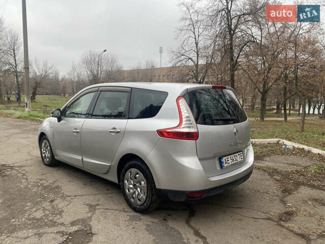 Сірий Рено Гранд Сценік, об'ємом двигуна 1.87 л та пробігом 220 тис. км за 8000 $, фото 10 на Automoto.ua