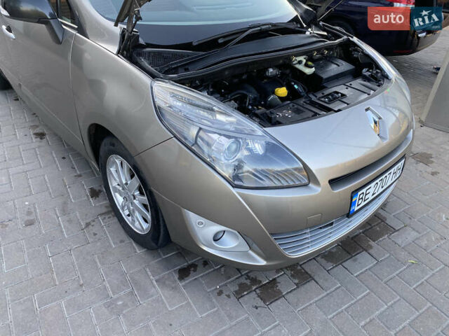 Серый Рено Гранд Сценик, объемом двигателя 1.46 л и пробегом 280 тыс. км за 8000 $, фото 18 на Automoto.ua