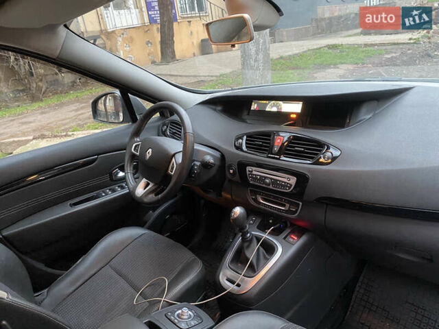 Сірий Рено Гранд Сценік, об'ємом двигуна 1.87 л та пробігом 220 тис. км за 8000 $, фото 36 на Automoto.ua