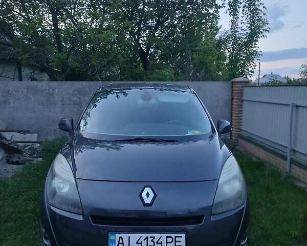 Серый Рено Гранд Сценик, объемом двигателя 1.46 л и пробегом 225 тыс. км за 8000 $, фото 1 на Automoto.ua