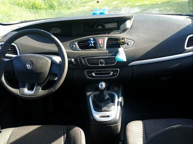 Серый Рено Гранд Сценик, объемом двигателя 1.5 л и пробегом 282 тыс. км за 6300 $, фото 4 на Automoto.ua