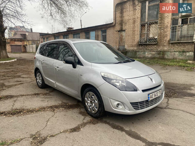 Сірий Рено Гранд Сценік, об'ємом двигуна 1.87 л та пробігом 220 тис. км за 8000 $, фото 5 на Automoto.ua