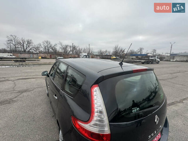 Сірий Рено Гранд Сценік, об'ємом двигуна 1.6 л та пробігом 219 тис. км за 9000 $, фото 27 на Automoto.ua