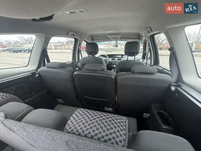 Сірий Рено Гранд Сценік, об'ємом двигуна 1.6 л та пробігом 219 тис. км за 9000 $, фото 51 на Automoto.ua