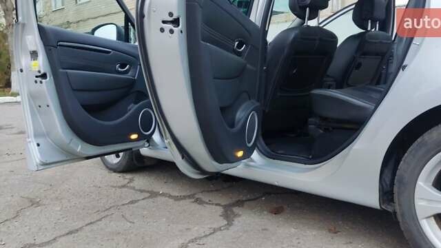 Серый Рено Гранд Сценик, объемом двигателя 1.6 л и пробегом 310 тыс. км за 7300 $, фото 16 на Automoto.ua