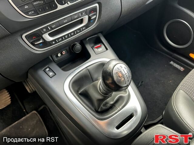 Серый Рено Гранд Сценик, объемом двигателя 1.6 л и пробегом 268 тыс. км за 8100 $, фото 10 на Automoto.ua