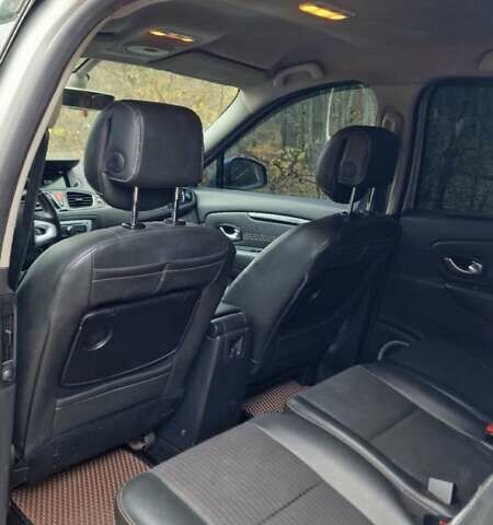 Серый Рено Гранд Сценик, объемом двигателя 1.6 л и пробегом 335 тыс. км за 7400 $, фото 60 на Automoto.ua