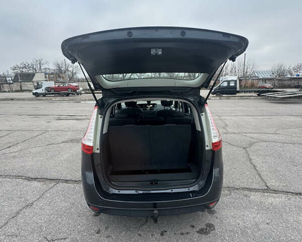 Сірий Рено Гранд Сценік, об'ємом двигуна 1.6 л та пробігом 219 тис. км за 9000 $, фото 49 на Automoto.ua