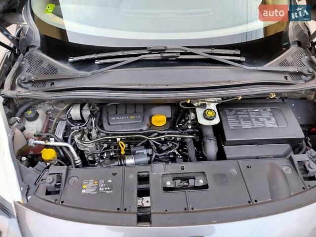 Серый Рено Гранд Сценик, объемом двигателя 1.6 л и пробегом 267 тыс. км за 8150 $, фото 16 на Automoto.ua