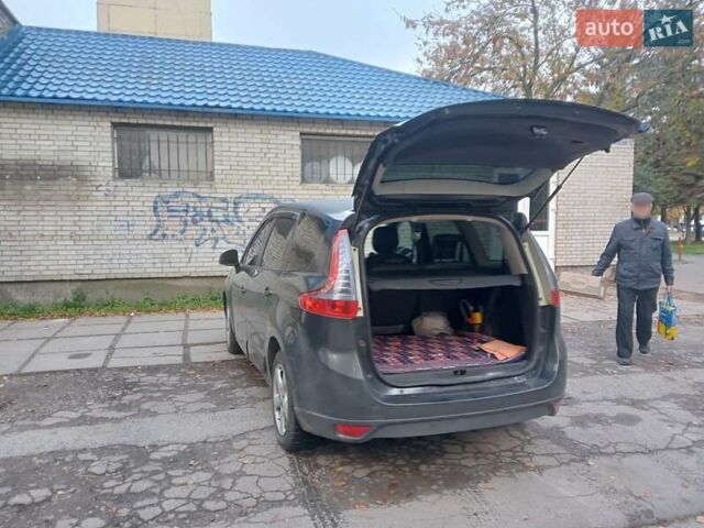 Серый Рено Гранд Сценик, объемом двигателя 1.46 л и пробегом 318 тыс. км за 7200 $, фото 9 на Automoto.ua