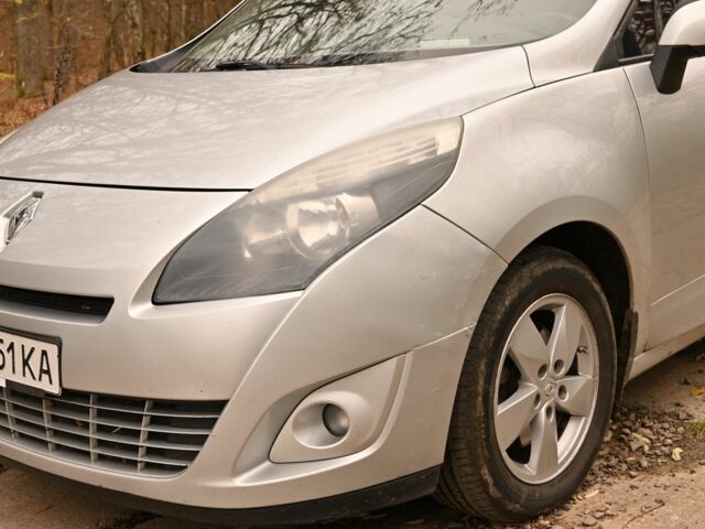 Серый Рено Гранд Сценик, объемом двигателя 1.6 л и пробегом 330 тыс. км за 7400 $, фото 2 на Automoto.ua