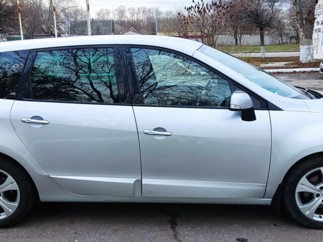 Серый Рено Гранд Сценик, объемом двигателя 1.6 л и пробегом 310 тыс. км за 7300 $, фото 1 на Automoto.ua