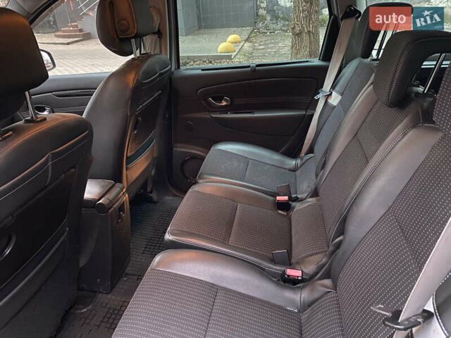 Сірий Рено Гранд Сценік, об'ємом двигуна 1.87 л та пробігом 220 тис. км за 8000 $, фото 39 на Automoto.ua