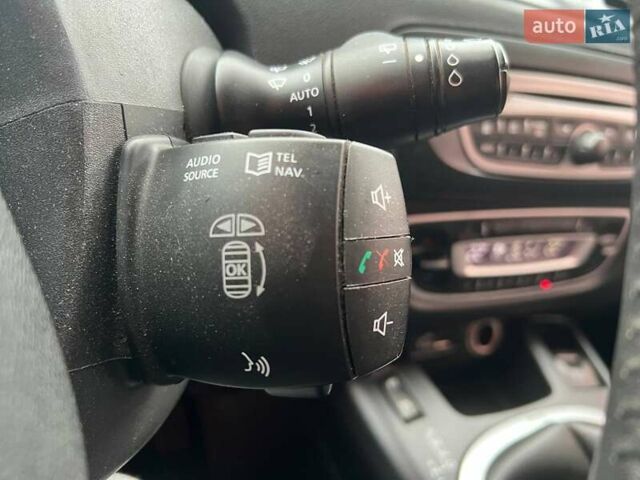 Серый Рено Гранд Сценик, объемом двигателя 1.46 л и пробегом 278 тыс. км за 8490 $, фото 22 на Automoto.ua