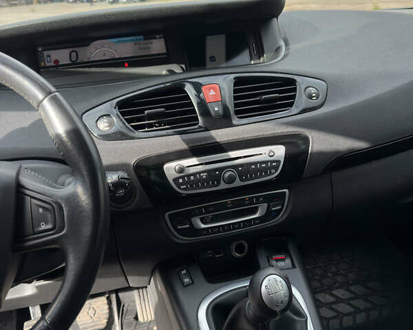 Рено Гранд Сценик 2011 в Чернигове на Automoto.ua Серый Рено Гранд Сценик, объемом двигателя 1.46 л и пробегом 300 тыс. км за 7600 $, фото 8 на Automoto.ua