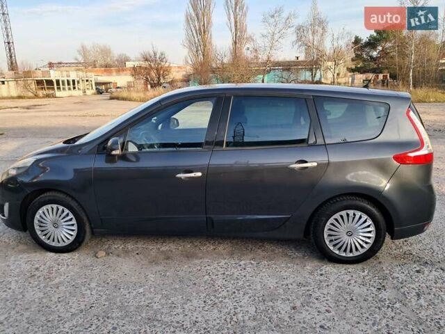 Серый Рено Гранд Сценик, объемом двигателя 1.87 л и пробегом 234 тыс. км за 6300 $, фото 2 на Automoto.ua