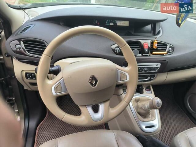 Серый Рено Гранд Сценик, объемом двигателя 1.6 л и пробегом 240 тыс. км за 7500 $, фото 11 на Automoto.ua