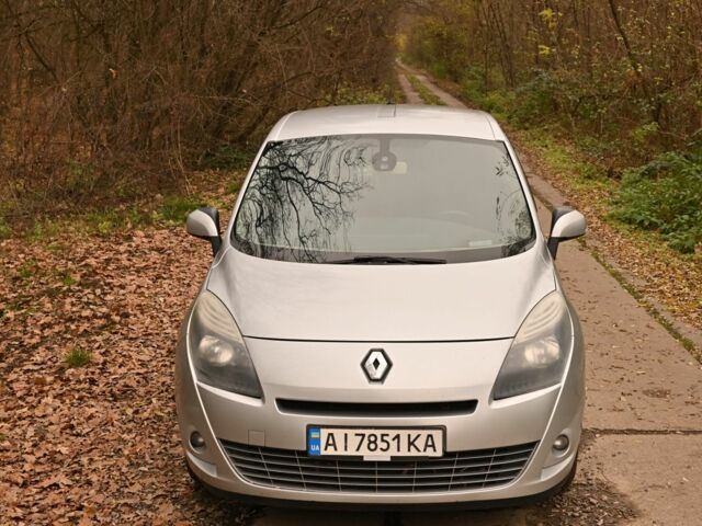 Серый Рено Гранд Сценик, объемом двигателя 1.6 л и пробегом 330 тыс. км за 7400 $, фото 1 на Automoto.ua