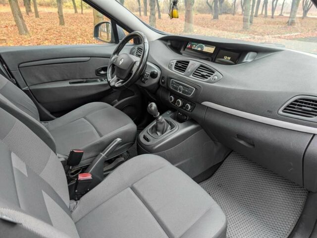 Серый Рено Гранд Сценик, объемом двигателя 1.5 л и пробегом 261 тыс. км за 5999 $, фото 20 на Automoto.ua