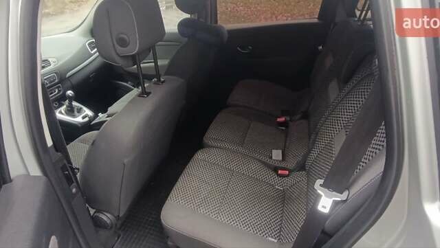 Серый Рено Гранд Сценик, объемом двигателя 1.5 л и пробегом 240 тыс. км за 7600 $, фото 21 на Automoto.ua