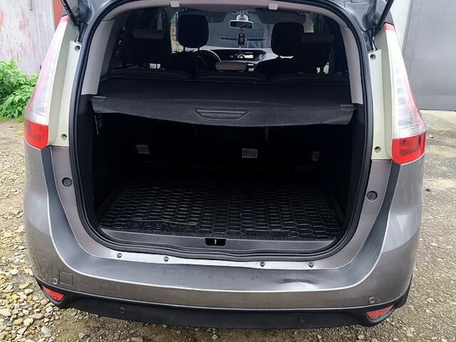 Рено Гранд Сценик 2011 в Стрые на Automoto.ua Серый Рено Гранд Сценик, объемом двигателя 1.5 л и пробегом 300 тыс. км за 6300 $, фото 5 на Automoto.ua