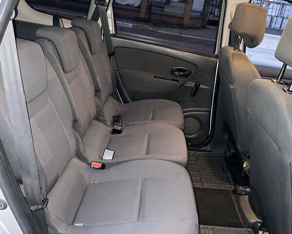 Серый Рено Гранд Сценик, объемом двигателя 1.46 л и пробегом 284 тыс. км за 5950 $, фото 12 на Automoto.ua