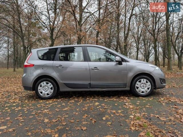 Серый Рено Гранд Сценик, объемом двигателя 1.5 л и пробегом 261 тыс. км за 5999 $, фото 9 на Automoto.ua