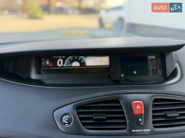 Серый Рено Гранд Сценик, объемом двигателя 1.6 л и пробегом 305 тыс. км за 6900 $, фото 17 на Automoto.ua