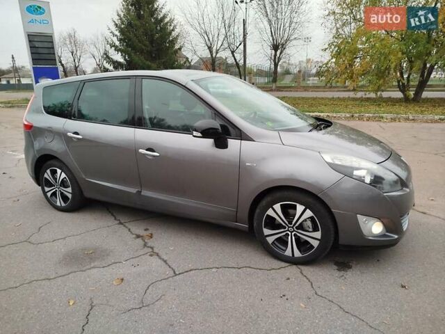 Серый Рено Гранд Сценик, объемом двигателя 1.6 л и пробегом 267 тыс. км за 8150 $, фото 11 на Automoto.ua