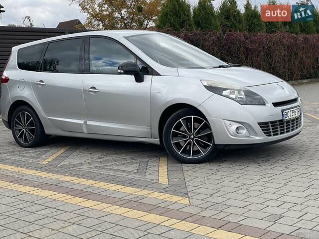 Серый Рено Гранд Сценик, объемом двигателя 2 л и пробегом 249 тыс. км за 8450 $, фото 10 на Automoto.ua