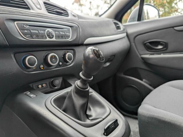 Серый Рено Гранд Сценик, объемом двигателя 1.5 л и пробегом 261 тыс. км за 5999 $, фото 19 на Automoto.ua