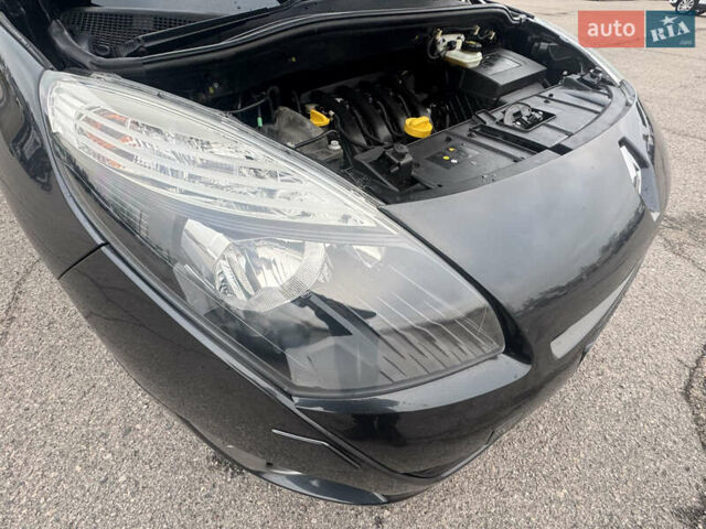 Сірий Рено Гранд Сценік, об'ємом двигуна 1.6 л та пробігом 219 тис. км за 9000 $, фото 61 на Automoto.ua