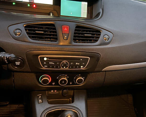 Серый Рено Гранд Сценик, объемом двигателя 1.46 л и пробегом 284 тыс. км за 5950 $, фото 23 на Automoto.ua