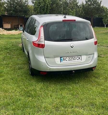 Серый Рено Гранд Сценик, объемом двигателя 1.5 л и пробегом 250 тыс. км за 8000 $, фото 1 на Automoto.ua
