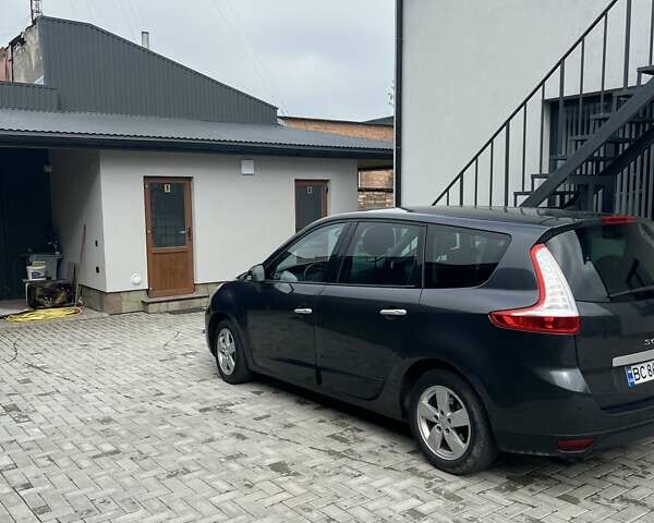 Сірий Рено Гранд Сценік, об'ємом двигуна 1.6 л та пробігом 242 тис. км за 8000 $, фото 1 на Automoto.ua