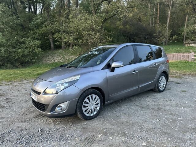 Серый Рено Гранд Сценик, объемом двигателя 1.5 л и пробегом 282 тыс. км за 6700 $, фото 3 на Automoto.ua