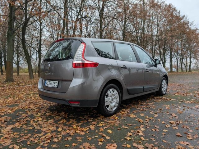 Серый Рено Гранд Сценик, объемом двигателя 1.5 л и пробегом 261 тыс. км за 5999 $, фото 7 на Automoto.ua