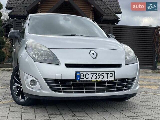 Серый Рено Гранд Сценик, объемом двигателя 2 л и пробегом 249 тыс. км за 8450 $, фото 11 на Automoto.ua