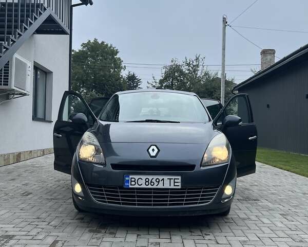 Сірий Рено Гранд Сценік, об'ємом двигуна 1.6 л та пробігом 242 тис. км за 8000 $, фото 8 на Automoto.ua