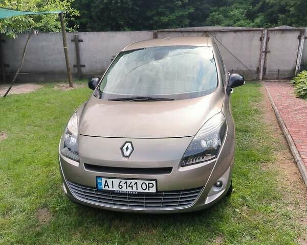 Серый Рено Гранд Сценик, объемом двигателя 1.6 л и пробегом 240 тыс. км за 7500 $, фото 5 на Automoto.ua