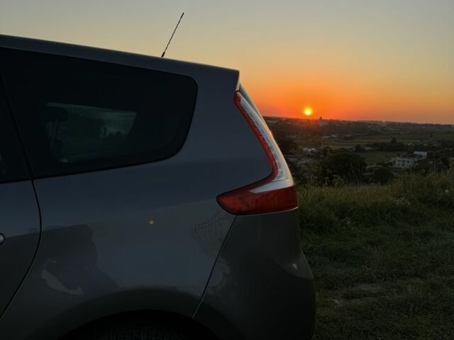 Серый Рено Гранд Сценик, объемом двигателя 1.5 л и пробегом 250 тыс. км за 7300 $, фото 5 на Automoto.ua