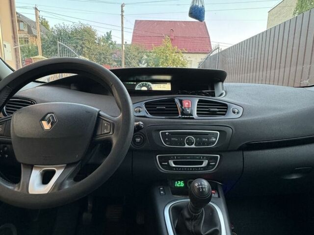 Серый Рено Гранд Сценик, объемом двигателя 1.5 л и пробегом 250 тыс. км за 7300 $, фото 7 на Automoto.ua