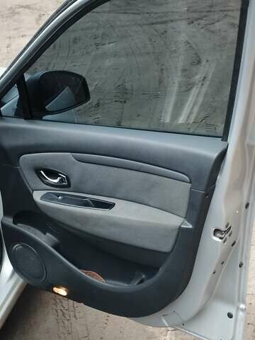 Сірий Рено Гранд Сценік, об'ємом двигуна 2 л та пробігом 329 тис. км за 7350 $, фото 9 на Automoto.ua